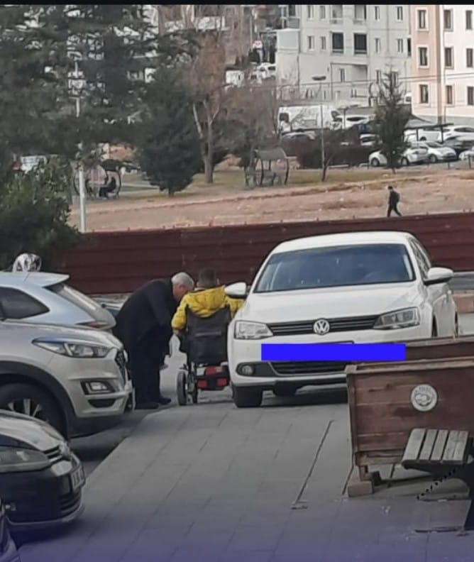 Kayseri'de Kaldırıma Park Eden Araçlara Cezai İşlem Uygulandı